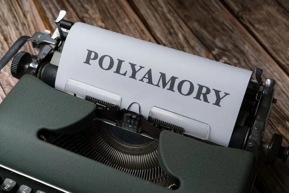 Forge Eloquent Relationships: One-to-Many and Polymorphic Mastery